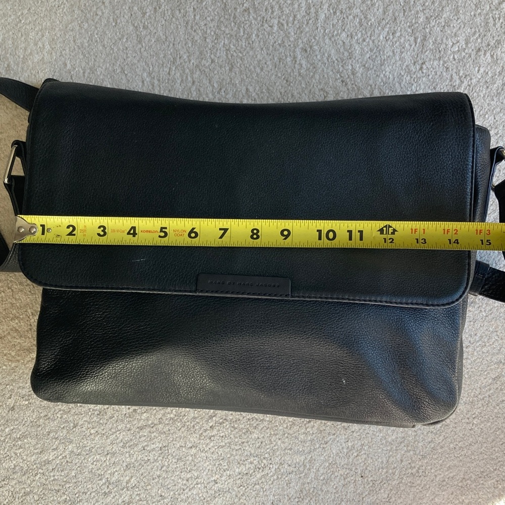 Marc by Marc Jacobs black leather messenger/crossbody/laptop bag - Picture 6 of 17